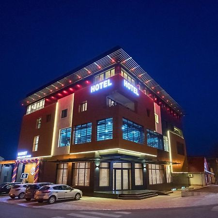 Garnet Hotel & Event Centar Ruma Dış mekan fotoğraf