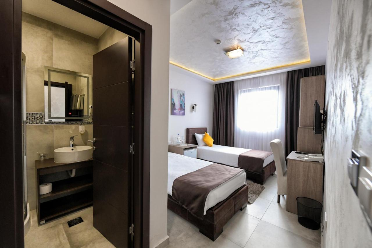Garnet Hotel & Event Centar Ruma Dış mekan fotoğraf