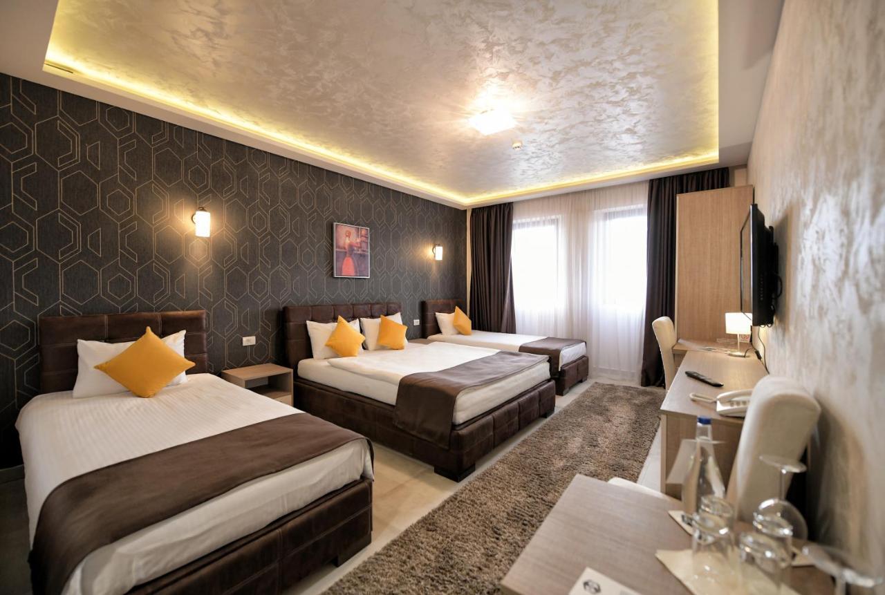 Garnet Hotel & Event Centar Ruma Dış mekan fotoğraf