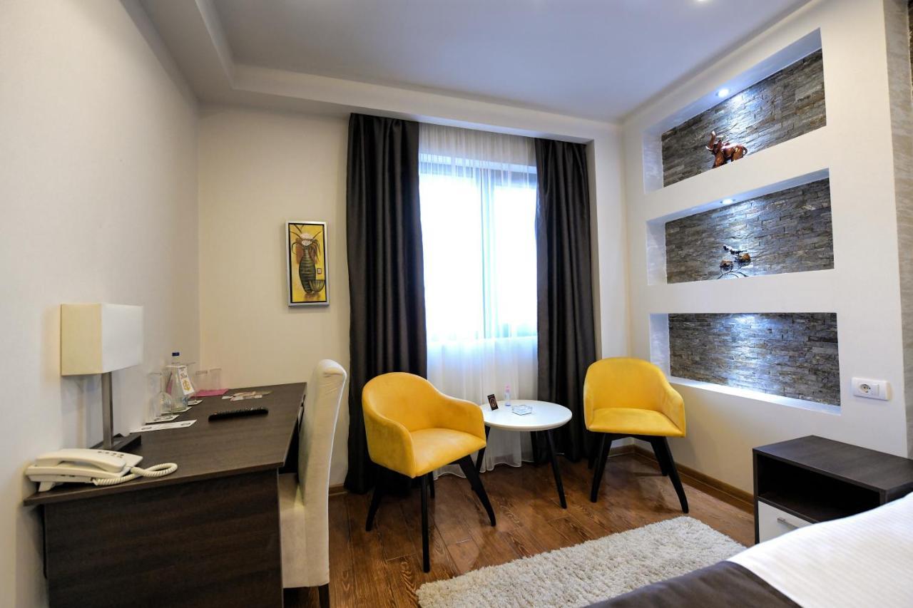 Garnet Hotel & Event Centar Ruma Dış mekan fotoğraf