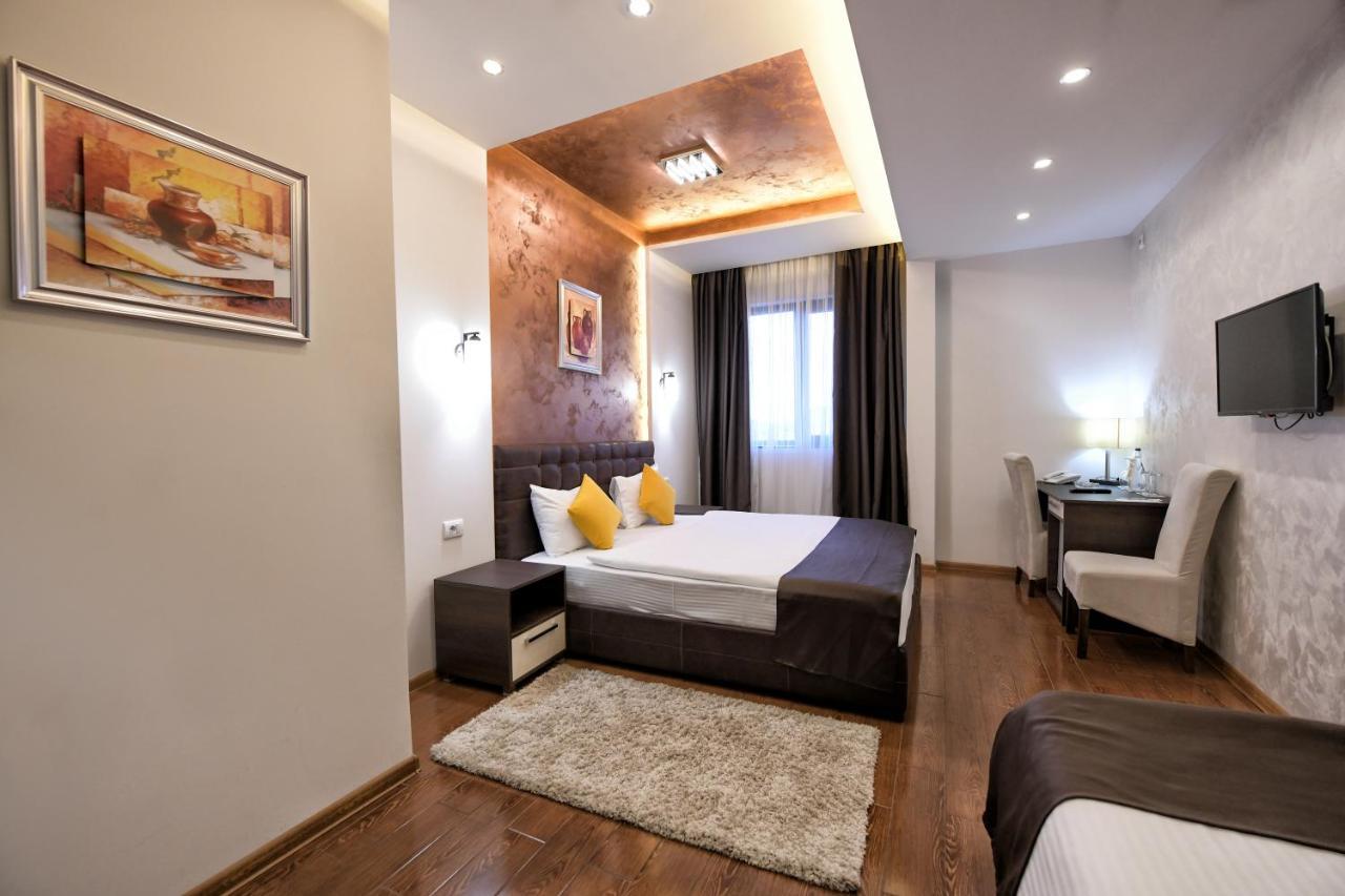 Garnet Hotel & Event Centar Ruma Dış mekan fotoğraf