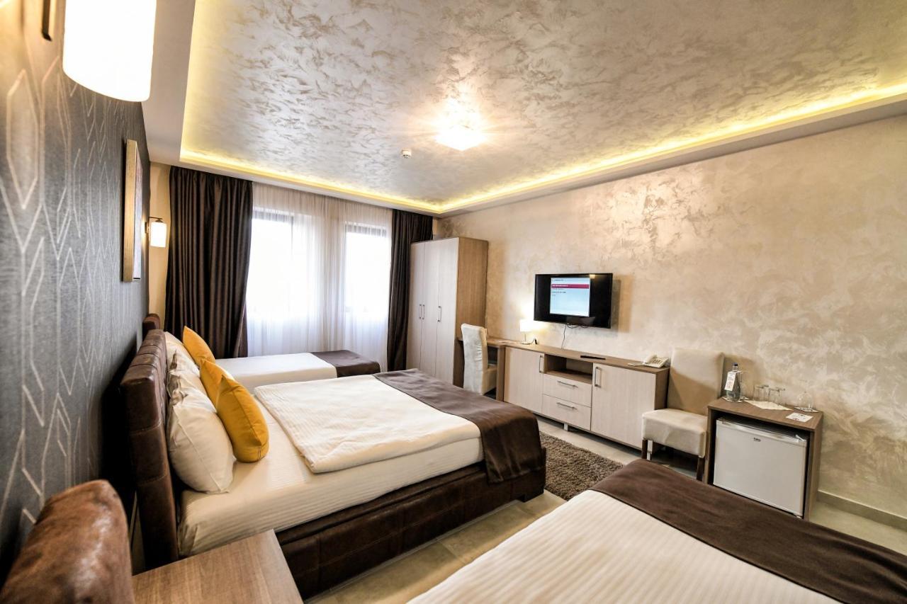 Garnet Hotel & Event Centar Ruma Dış mekan fotoğraf