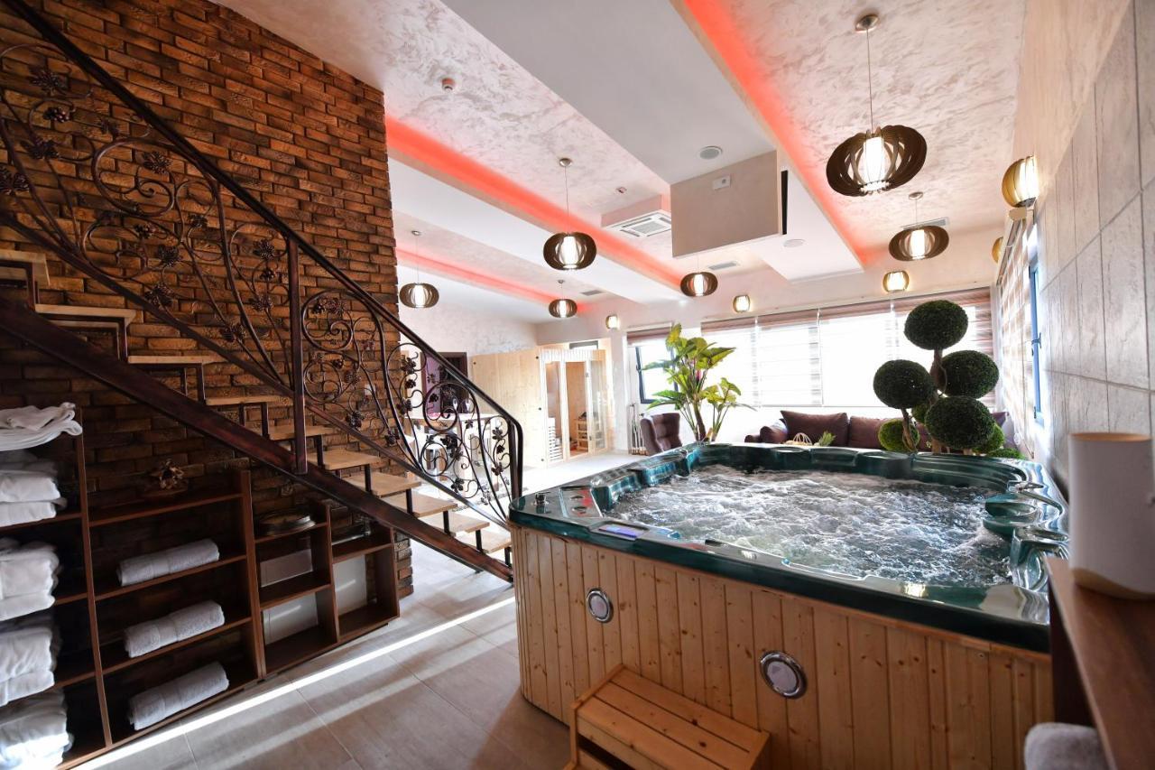 Garnet Hotel & Event Centar Ruma Dış mekan fotoğraf