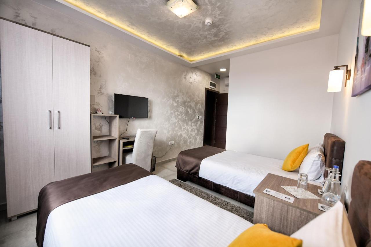 Garnet Hotel & Event Centar Ruma Dış mekan fotoğraf
