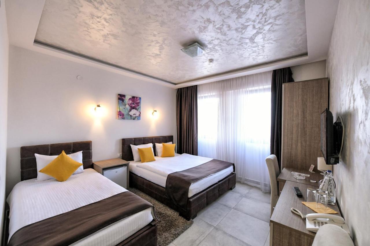 Garnet Hotel & Event Centar Ruma Dış mekan fotoğraf