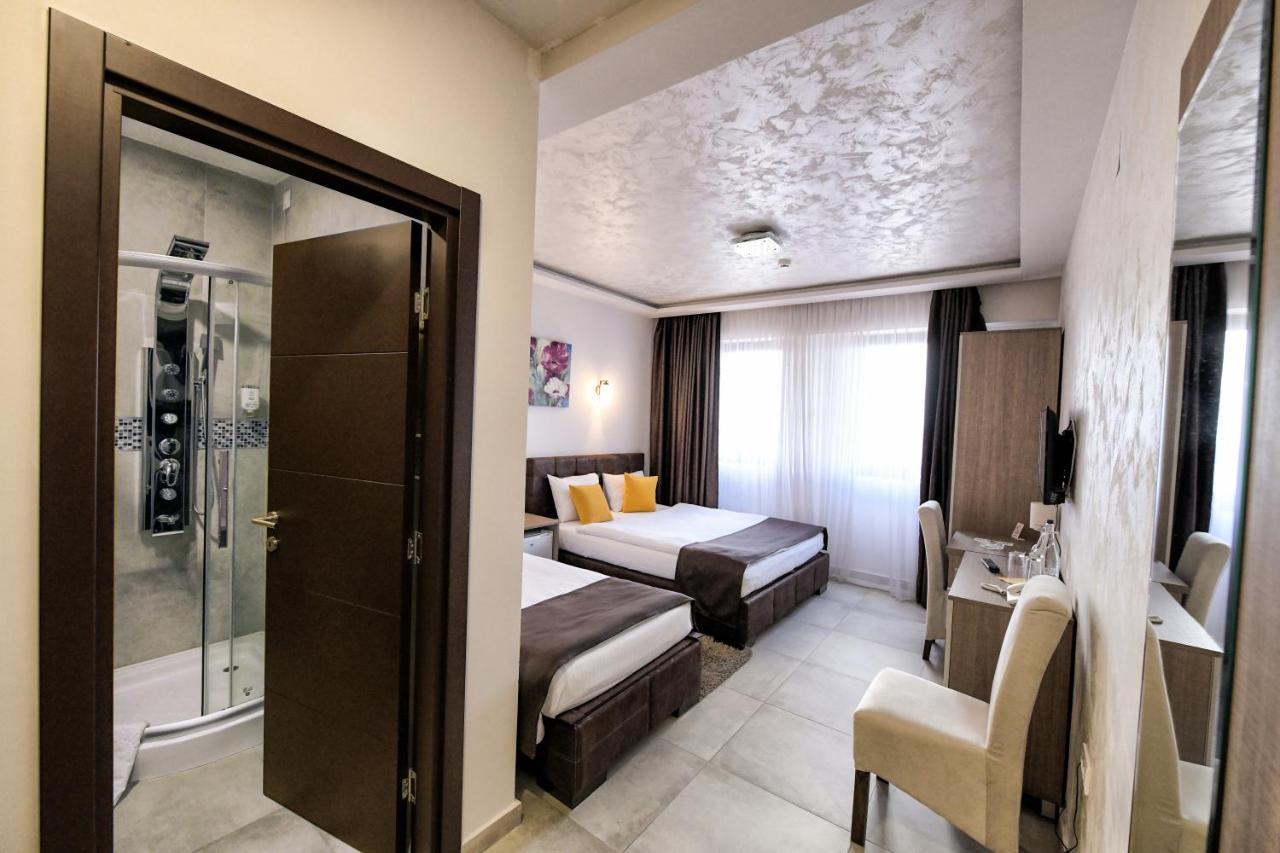 Garnet Hotel & Event Centar Ruma Dış mekan fotoğraf