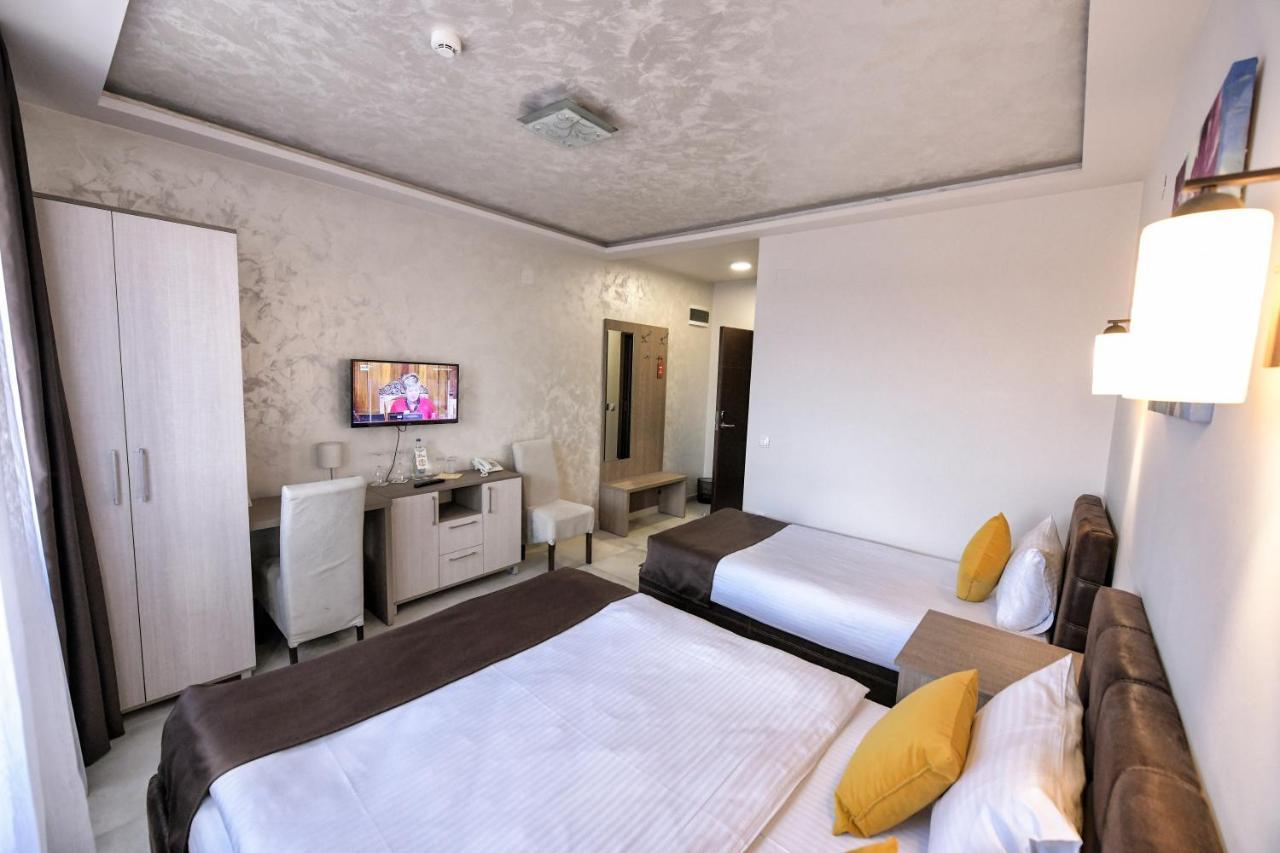 Garnet Hotel & Event Centar Ruma Dış mekan fotoğraf