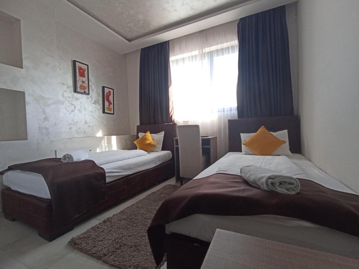 Garnet Hotel & Event Centar Ruma Dış mekan fotoğraf