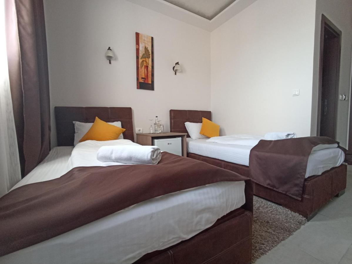 Garnet Hotel & Event Centar Ruma Dış mekan fotoğraf