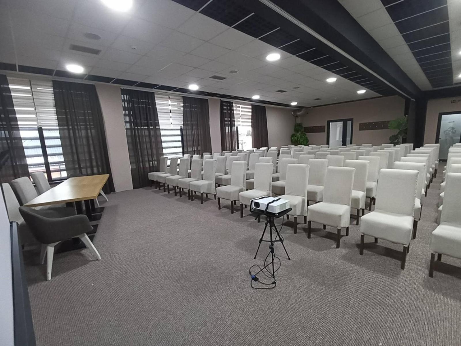 Garnet Hotel & Event Centar Ruma Dış mekan fotoğraf