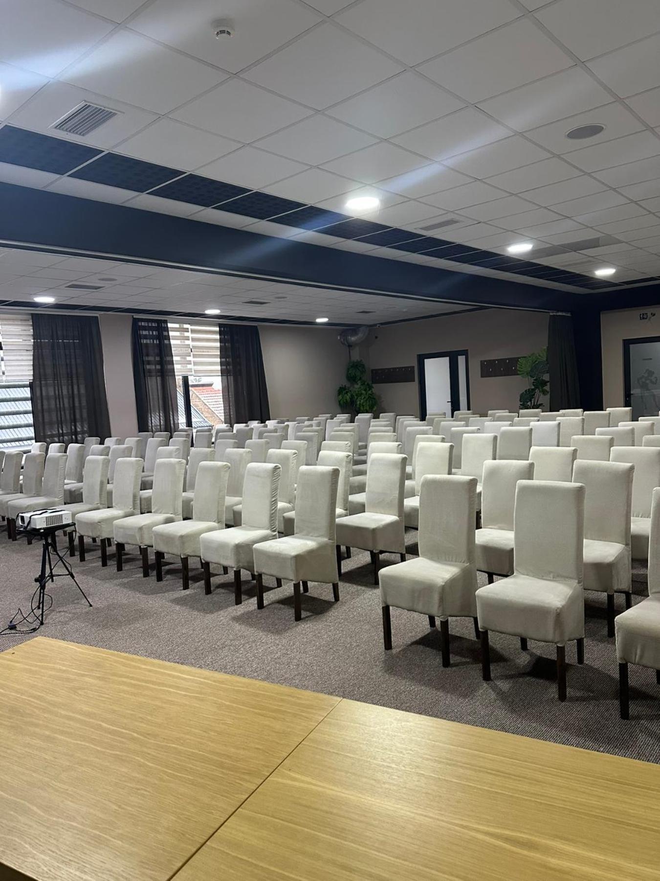 Garnet Hotel & Event Centar Ruma Dış mekan fotoğraf