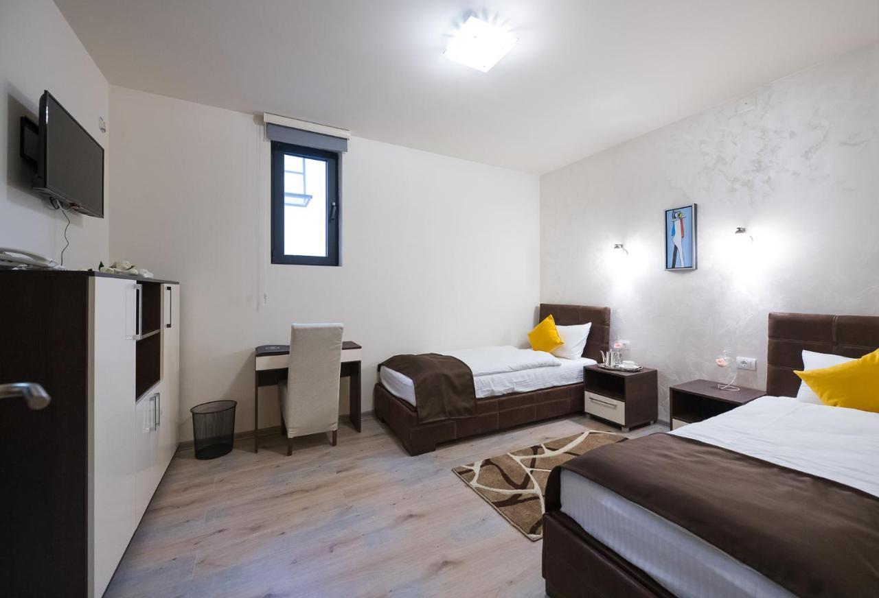 Garnet Hotel & Event Centar Ruma Dış mekan fotoğraf