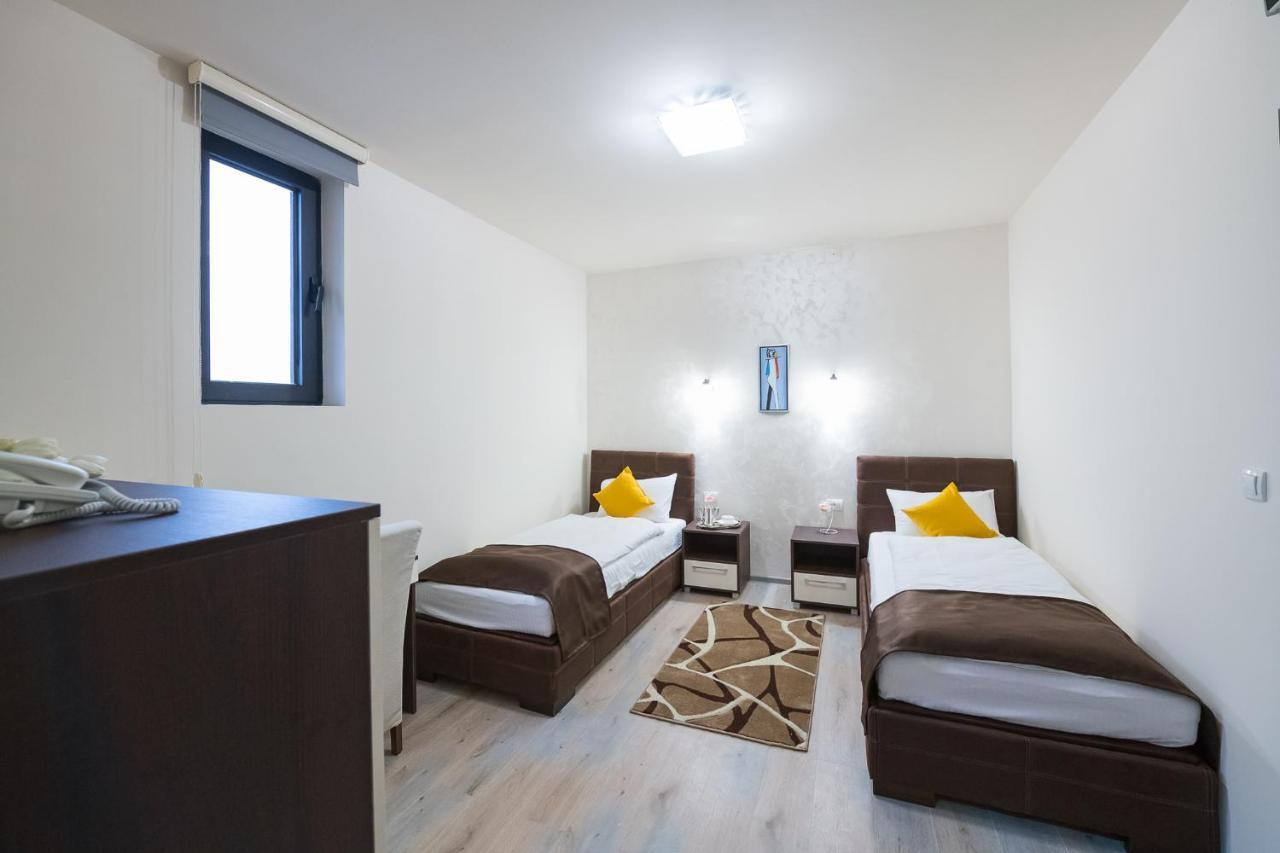 Garnet Hotel & Event Centar Ruma Dış mekan fotoğraf