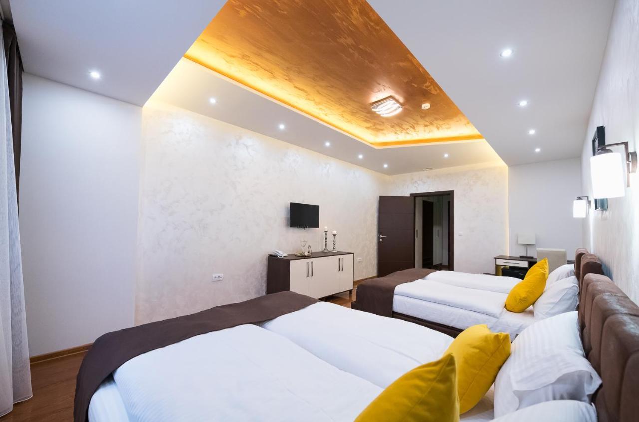 Garnet Hotel & Event Centar Ruma Dış mekan fotoğraf