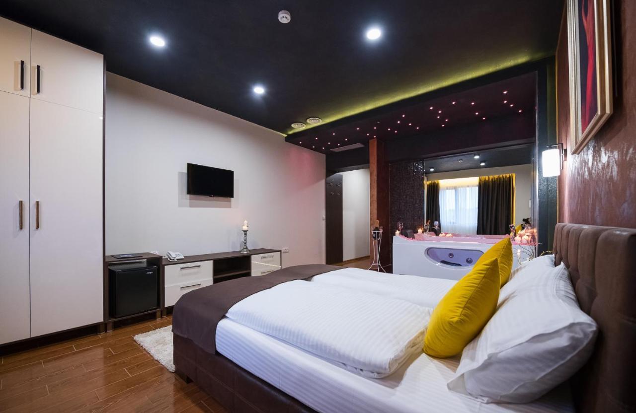 Garnet Hotel & Event Centar Ruma Dış mekan fotoğraf